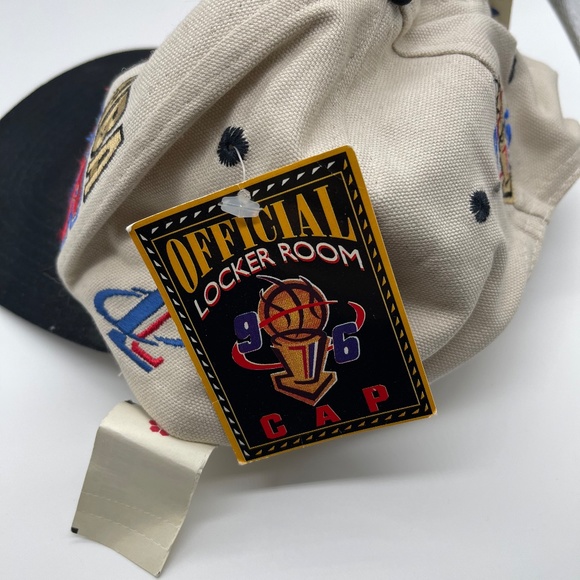 Chicago Bulls Official Locker Room Cap Vintage 1996 - NWT - Picture 3 of 3